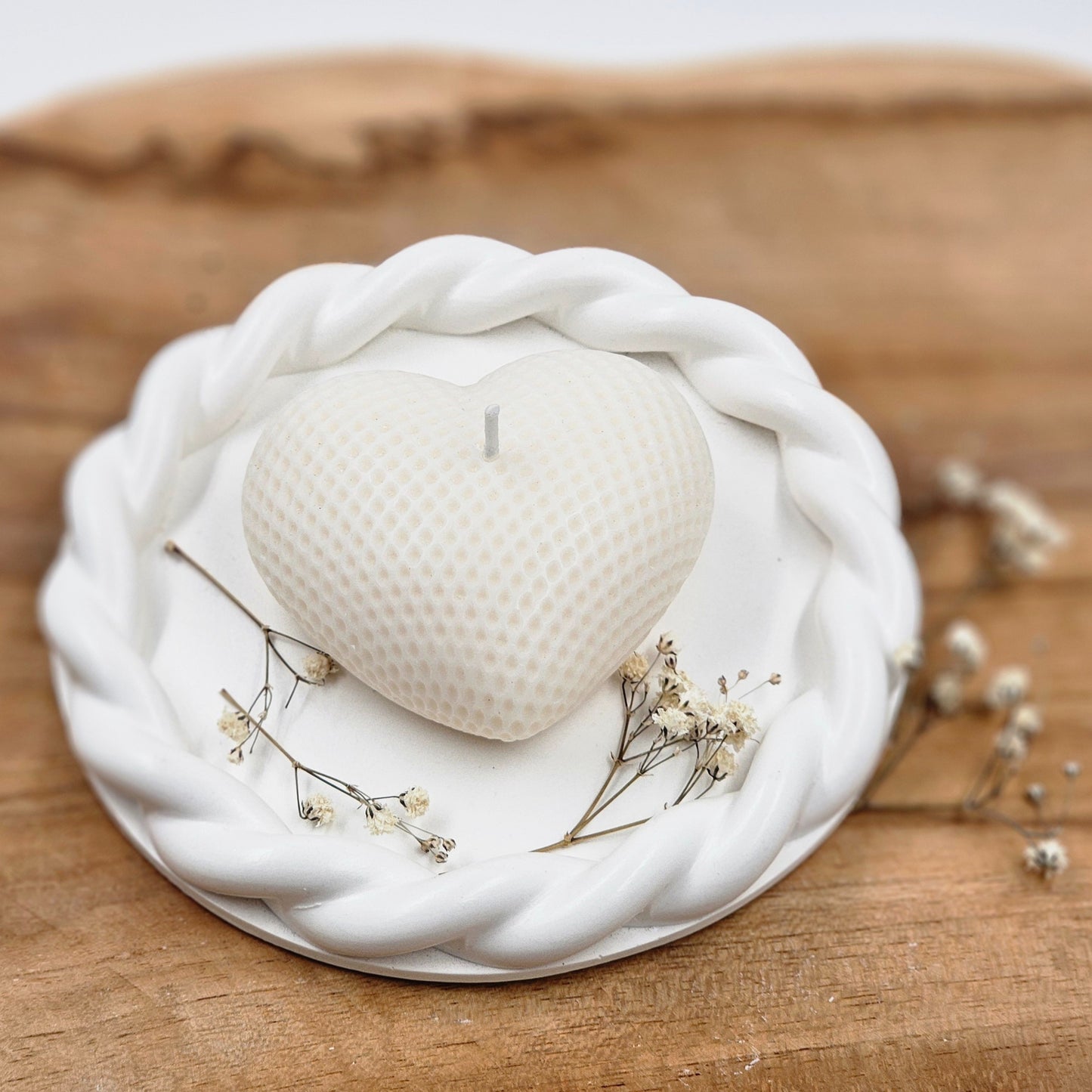 🕯️ Herz Kerze fein kariert in Naturfarbe