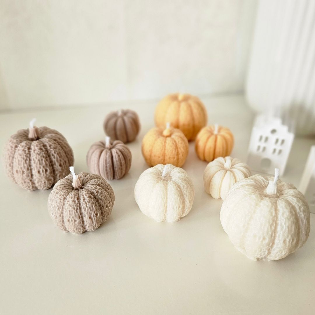 Kürbiskerze Herbst | Handgemachte Deko-Kerze aus Rapswachs