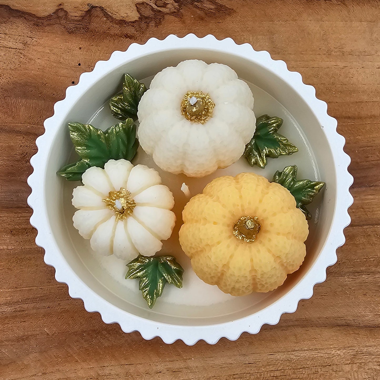 Kürbis-Kerze im Keraflott-Schälchen