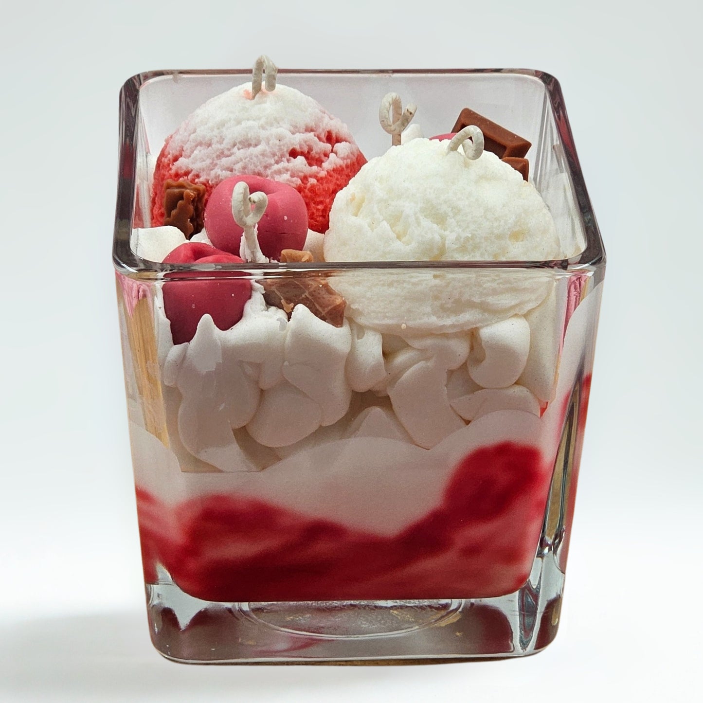 Eis-Dessertkerze mit Kirschen