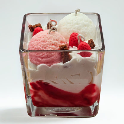 Eis-Dessertkerze mit Erdbeereen