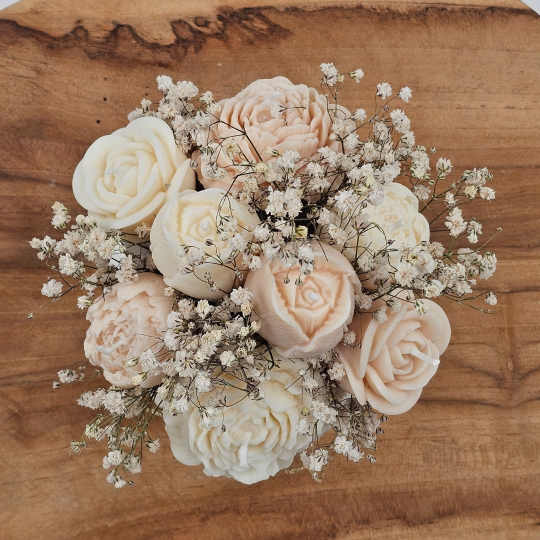 Kerzenblumen Creme-Weiß in Keraflott-Vase – Rosenbouquet aus Rapswachs