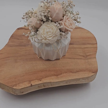 Kerzenblumen Creme-Weiß in Keraflott-Vase – Rosenbouquet aus Rapswachs