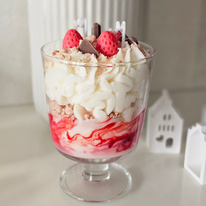 Erdbeer Dessertkerze im Cocktailglas