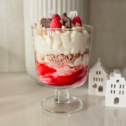 Erdbeer Dessertkerze im Cocktailglas