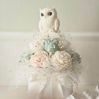 Kerzenstrauß „Winterzauber" mit Eule – Rosen in Weiß, Creme & Mint