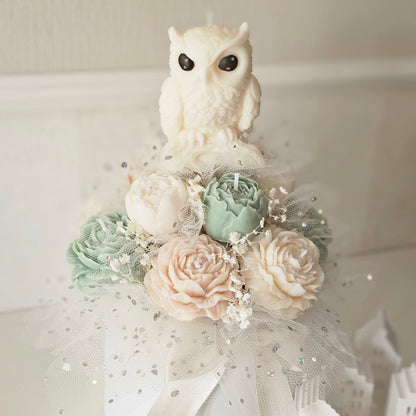 Kerzenstrauß „Winterzauber" mit Eule – Rosen in Weiß, Creme & Mint